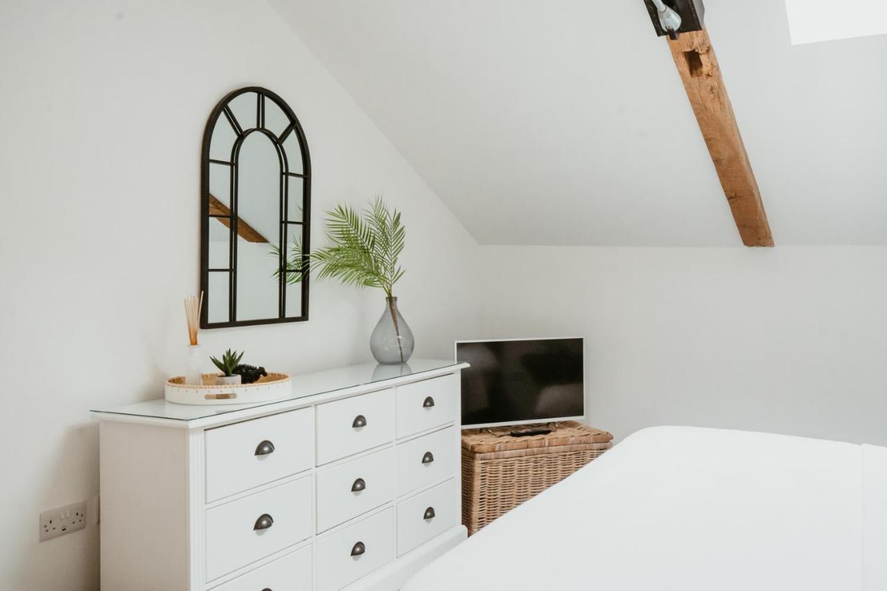 The Clock Tower Stow Apartment Bagian luar foto