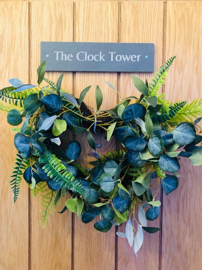 The Clock Tower Stow Apartment Bagian luar foto